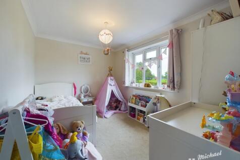 CAM02773G0-PR0137-STILL006