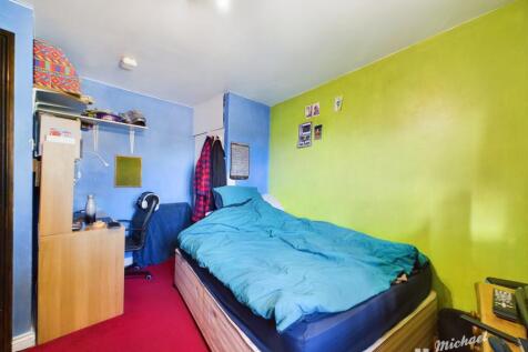 CAM02773G0-PR0189-STILL005