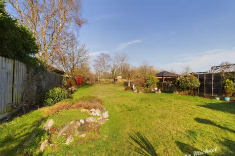 CAM02773G0-PR0251-STILL005