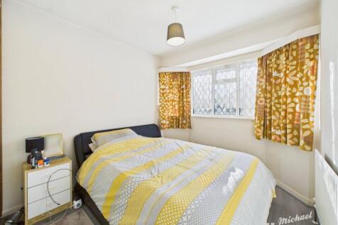 CAM02773G0-PR0256-STILL006