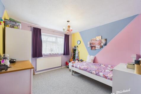 CAM02773G0-PR0318-STILL001
