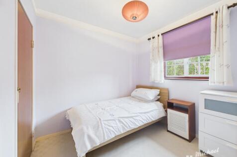 CAM02773G0-PR0327-STILL012