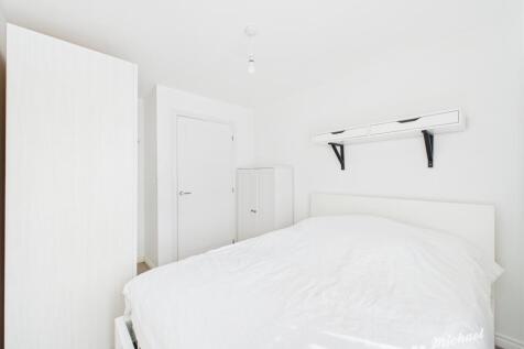 CAM02773G0-PR0334-STILL007