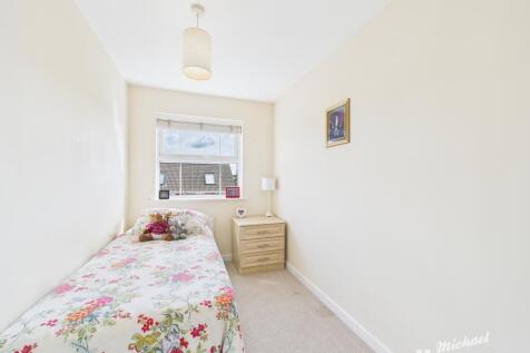 CAM02773G0-PR0352-STILL001