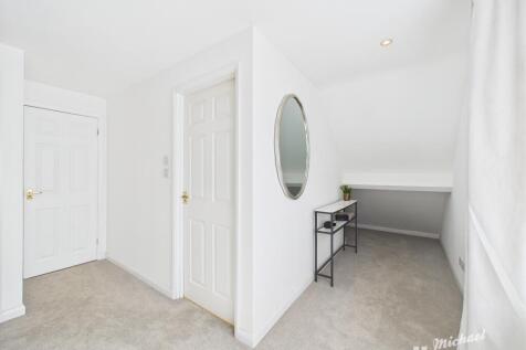 CAM02773G0-PR0344-STILL028