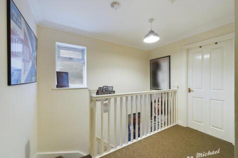 CAM02773G0-PR0209-STILL007