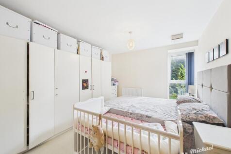 CAM02773G0-PR0360-STILL001