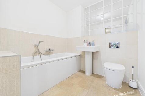 CAM02773G0-PR0360-STILL005