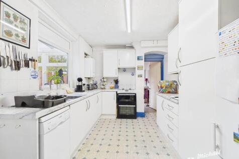 CAM02773G0-PR0361-STILL004-thumbnail-h750-70