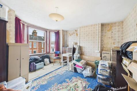 CAM02773G0-PR0361-STILL018-thumbnail-h750-70