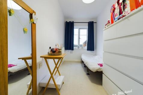 CAM02773G0-PR0236-STILL009