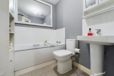 CAM02773G0-PR0236-STILL006