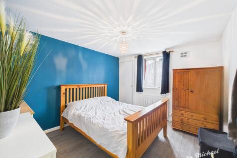 CAM02773G0-PR0373-STILL007