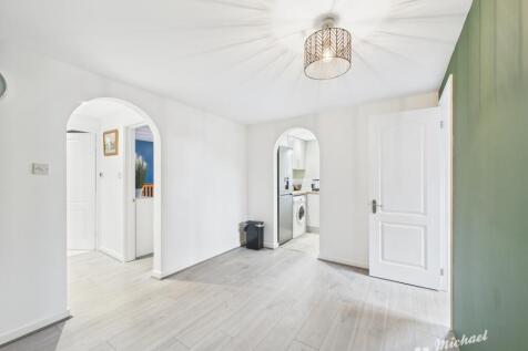 CAM02773G0-PR0373-STILL009