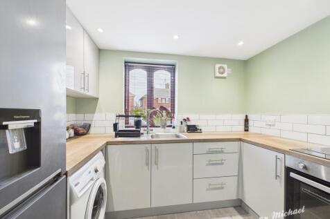 CAM02773G0-PR0373-STILL013