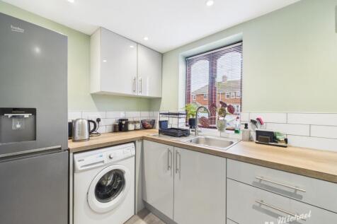 CAM02773G0-PR0373-STILL014