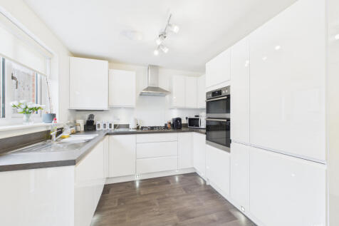 CAM02773G0-PR0369-STILL018