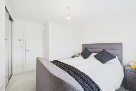 CAM02773G0-PR0369-STILL001