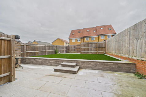 CAM02773G0-PR0369-STILL023