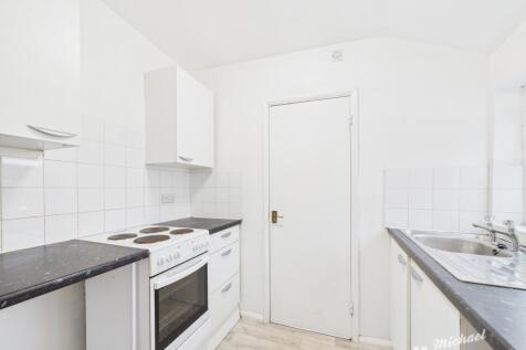 CAM02773G0-PR0372-STILL006