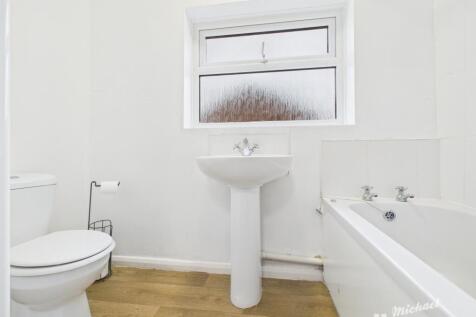 CAM02773G0-PR0372-STILL009