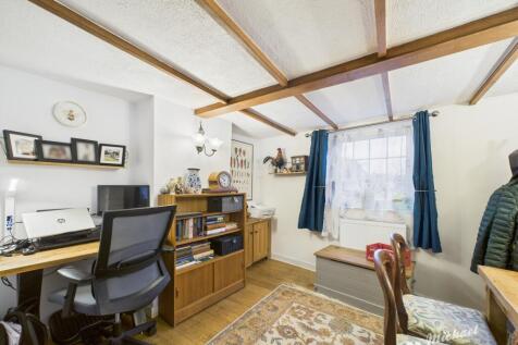 CAM02773G0-PR0378-STILL017