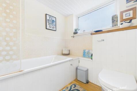 CAM02773G0-PR0378-STILL009