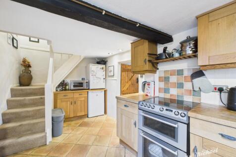 CAM02773G0-PR0379-STILL006