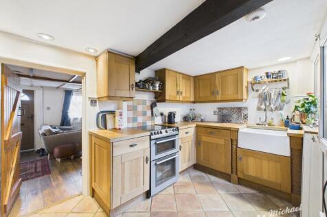 CAM02773G0-PR0379-STILL004