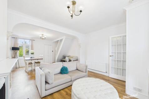 CAM02773G0-PR0376-STILL008