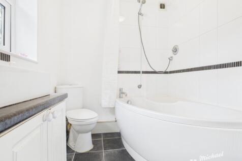 CAM02773G0-PR0376-STILL023