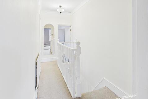 CAM02773G0-PR0376-STILL035