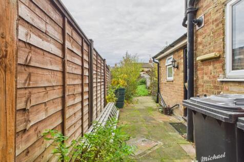 CAM02773G0-PR0376-STILL040