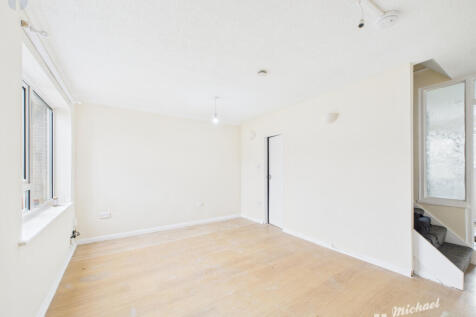 CAM02773G0-PR0381-STILL009