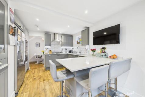 CAM02773G0-PR0389-STILL017