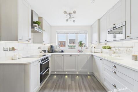 CAM02773G0-PR0368-STILL006