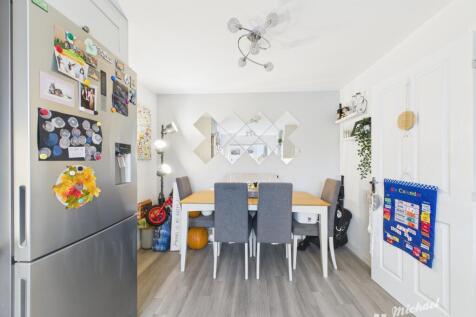 CAM02773G0-PR0368-STILL008