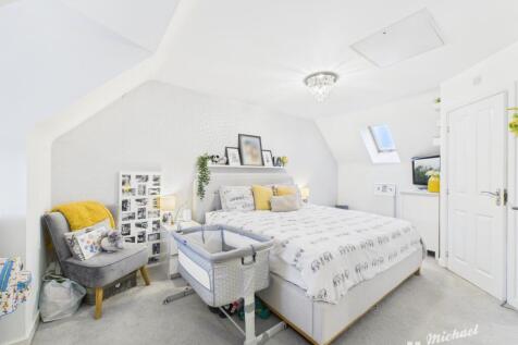 CAM02773G0-PR0368-STILL019