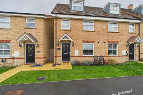 CAM02773G0-PR0385-STILL029