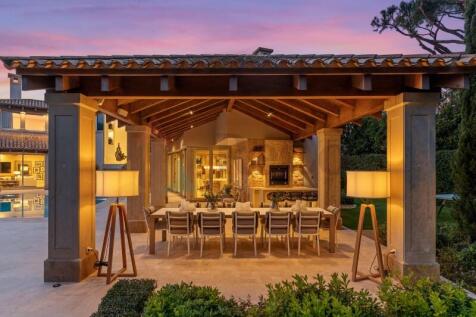 Outdoor Dining Area