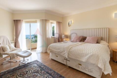 Principal bedroom