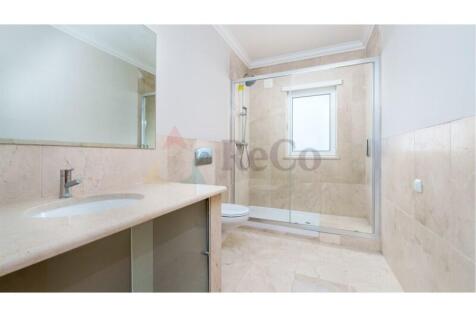 En-suite Bedroom 4