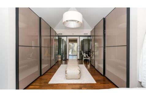 Walk in closet