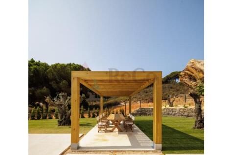 Outdoor Dining Area