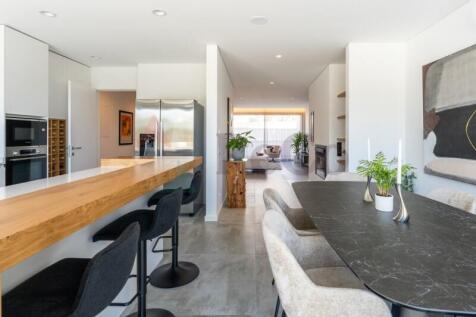 Kitchen &amp; Dining