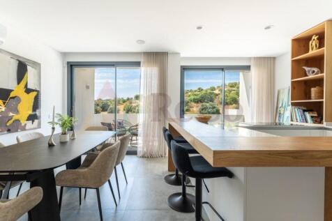 Kitchen &amp; Dining