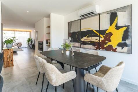 Kitchen &amp; Dining