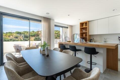 Kitchen &amp; Dining