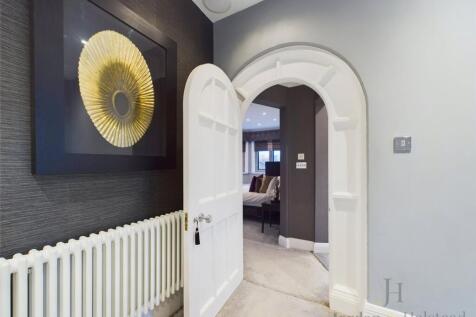 Bed One &amp; En Suite