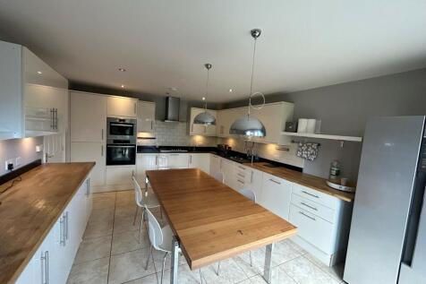 Kitchen T202308221515.jpg
